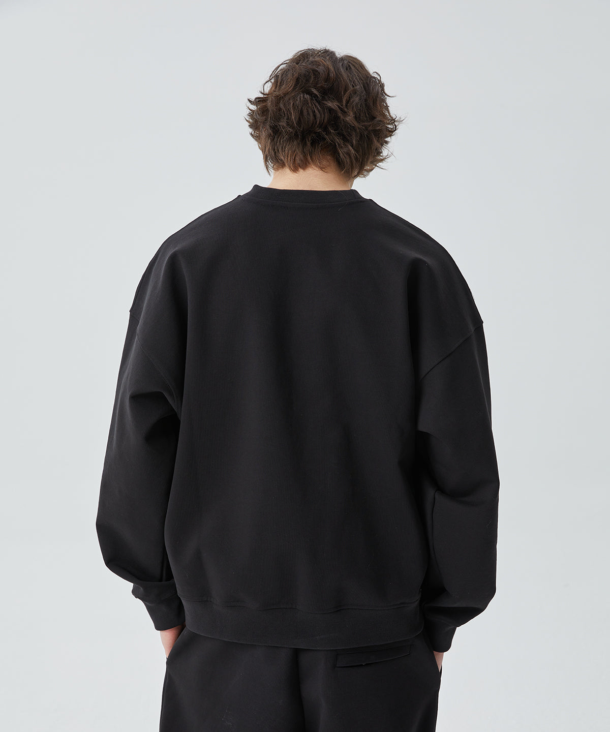 REFLECTIVE PATCH SWEATSHIRT BLACK